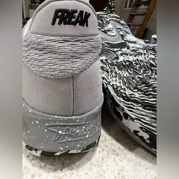 Zoom Freak 4 Basketball shoes - Picture 7 of 8